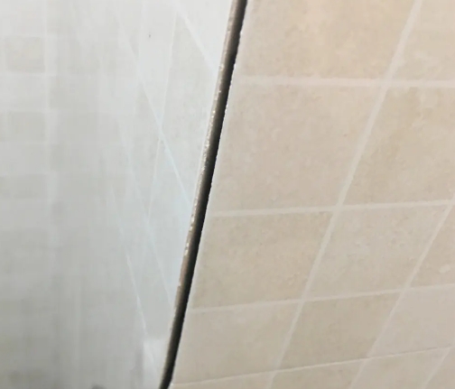 科尔沁左翼后瓷砖空鼓维修公司分享阳台瓷砖脱落的修复过程可以分为以下几个步骤